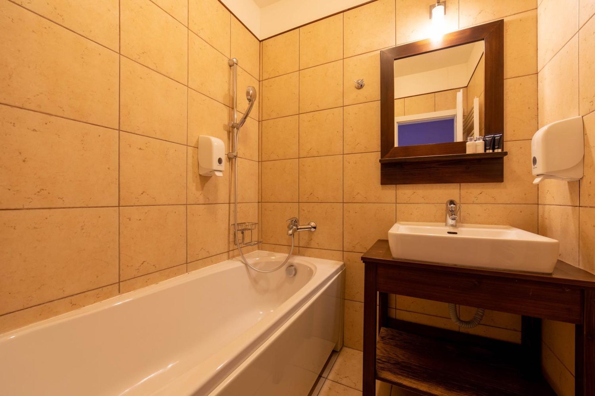 Hotel Liptov Holiday *** Liptovsky Trnovec Ngoại thất bức ảnh